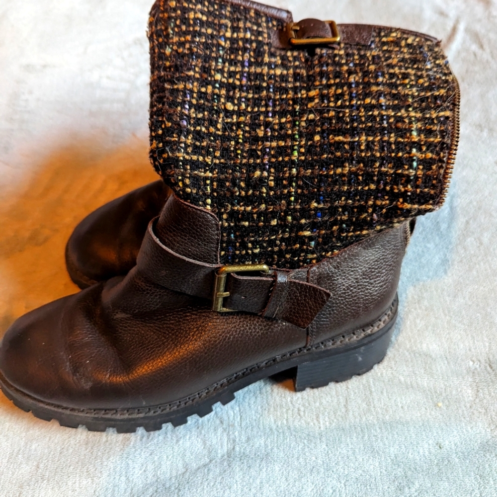 LOGO Lori Goldstein leather boots PAIGE style